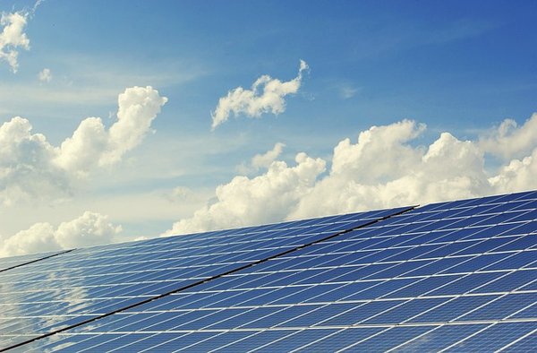 Panneau solaire photovoltaïque : avis et conseils pour choisir la meilleure solution